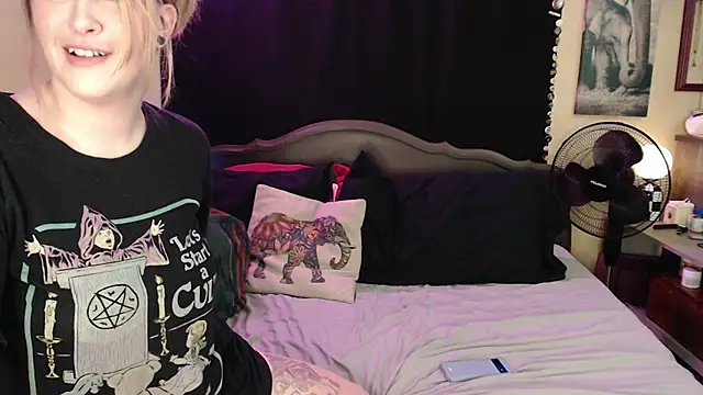 Snapshot of Mallorykoxx69 chatting on 01.06.25 Mallorykoxx69 online show from 01.06.25