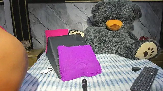 Niyirey1 online show from 11.13.25