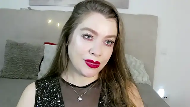 Snapshot of PetersEmily chatting on 12.08.24 PetersEmily online show from 12.08.24