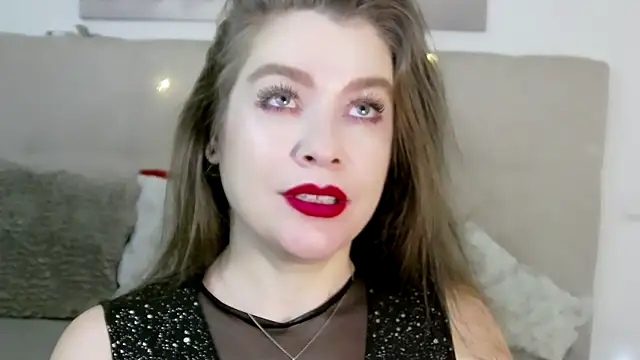 Snapshot of PetersEmily chatting on 12.08.24 PetersEmily online show from 12.08.24