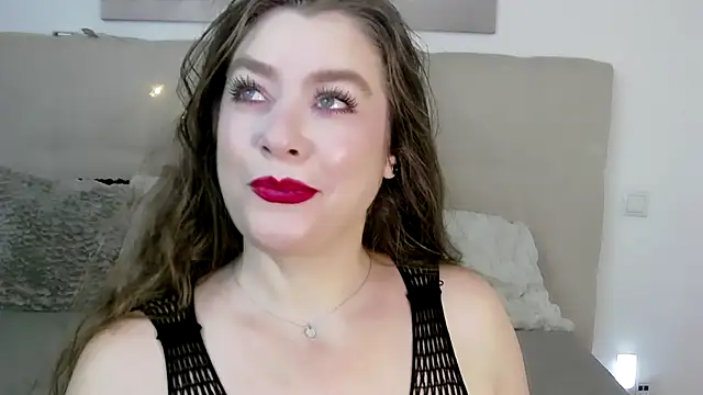 Snapshot of PetersEmily chatting on 12.11.24 PetersEmily online show from 12.11.24