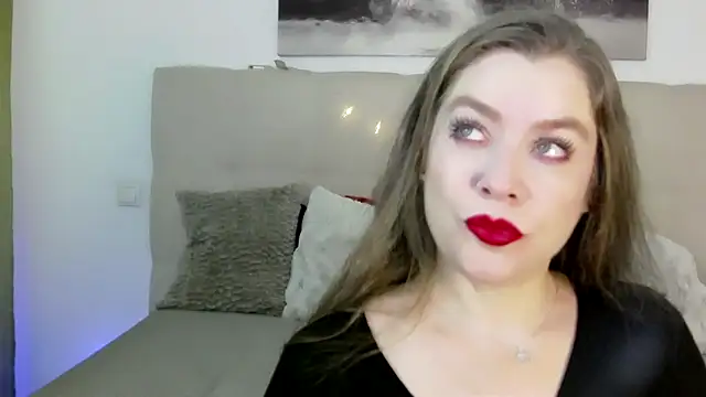 Snapshot of PetersEmily chatting on 12.12.24 PetersEmily online show from 12.12.24