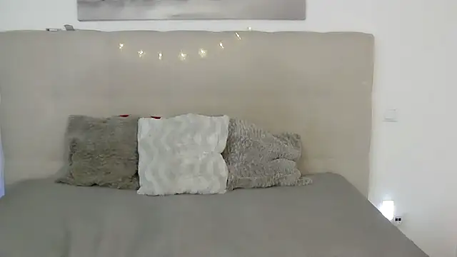 Snapshot of PetersEmily chatting on 01.10.25 PetersEmily online show from 01.10.25