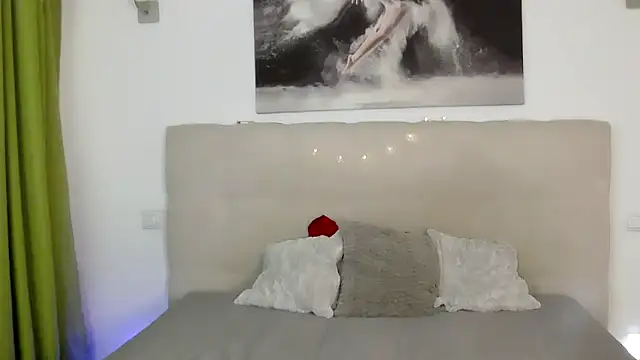 Snapshot of PetersEmily chatting on 02.06.25 PetersEmily online show from 02.06.25