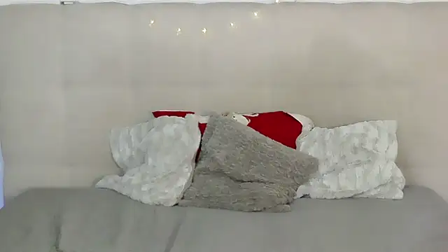 Snapshot of PetersEmily chatting on 02.07.25 PetersEmily online show from 02.07.25