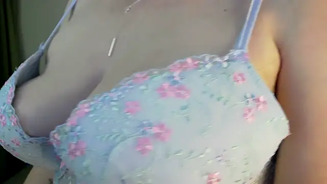 Snapshot of PetersEmily chatting on 03.21.25 PetersEmily online show from 03.21.25