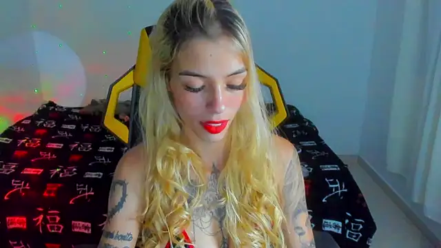 Snapshot of barbiee_05 chatting on 05.19.26 barbiee 05 online show from 05.19.26