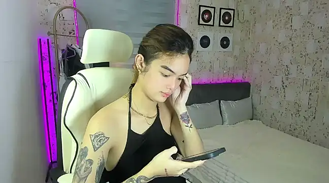 AlexandraMooree online show from 01.17.25