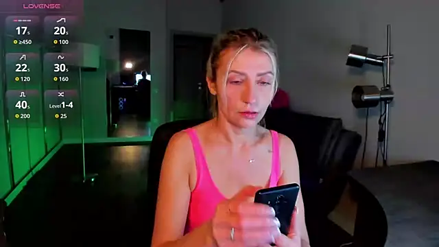 Snapshot of ZoeGrant chatting on 02.08.26 ZoeGrant online show from 02.08.26