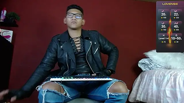 TomLover 12 online show from 02.22.25