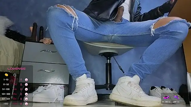 Snapshot of TomLover_12 chatting on 02.11.26 TomLover 12 online show from 02.11.26