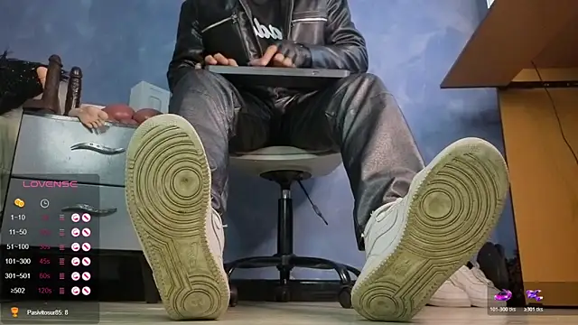 Snapshot of TomLover_12 chatting on 02.11.26 TomLover 12 online show from 02.11.26