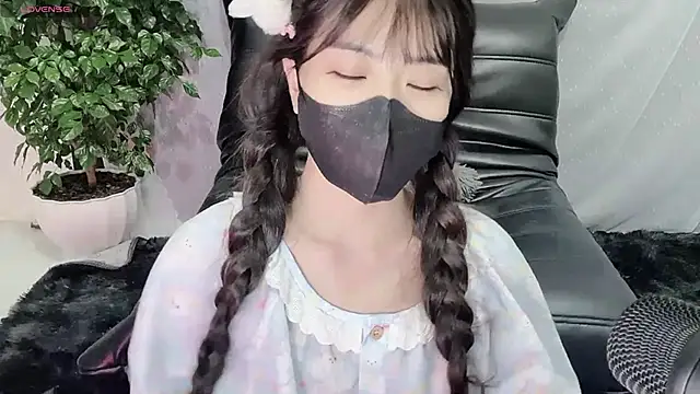 Snapshot of Mya_Lee chatting on 12.01.24 Mya Lee online show from 12.01.24