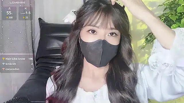 Snapshot of Mya_Lee chatting on 12.05.24 Mya Lee online show from 12.05.24