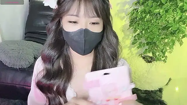 Snapshot of Mya_Lee chatting on 12.06.24 Mya Lee online show from 12.06.24