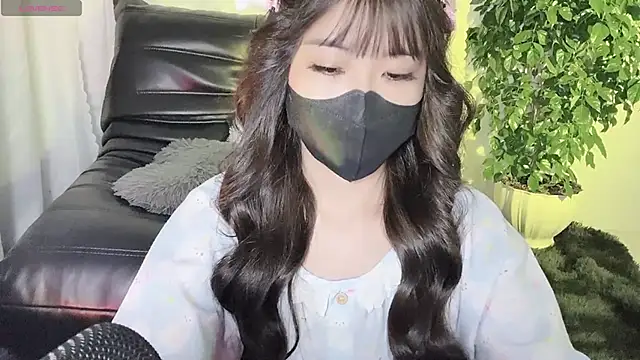 Snapshot of Mya_Lee chatting on 12.08.24 Mya Lee online show from 12.08.24