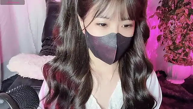 Snapshot of Mya_Lee chatting on 12.10.24 Mya Lee online show from 12.10.24