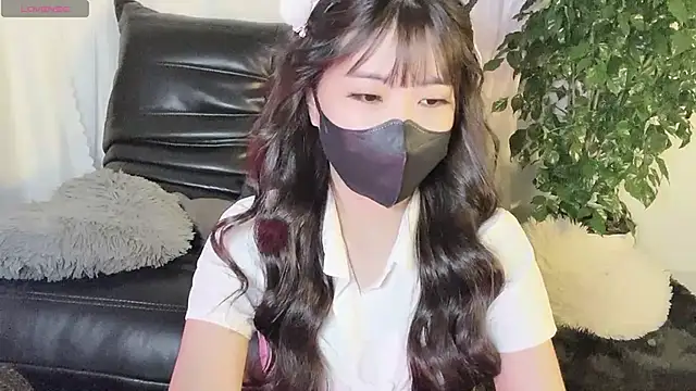 Snapshot of Mya_Lee chatting on 12.11.24 Mya Lee online show from 12.11.24