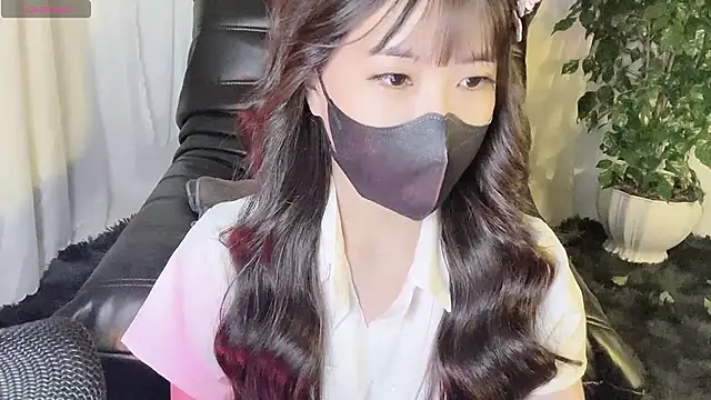 Snapshot of Mya_Lee chatting on 12.11.24 Mya Lee online show from 12.11.24