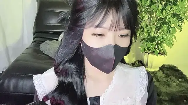 Snapshot of Mya_Lee chatting on 12.17.24 Mya Lee online show from 12.17.24