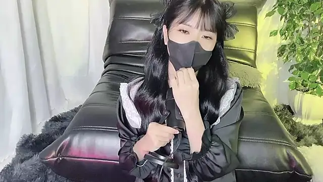 Snapshot of Mya_Lee chatting on 12.17.24 Mya Lee online show from 12.17.24