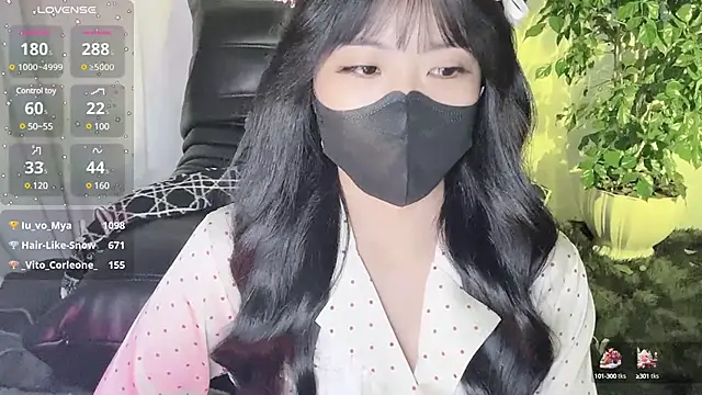 Snapshot of Mya_Lee chatting on 12.22.24 Mya Lee online show from 12.22.24