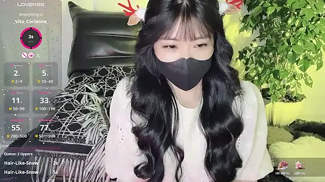 Snapshot of Mya_Lee chatting on 12.24.24 Mya Lee online show from 12.24.24