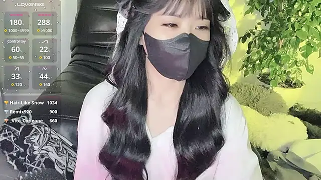 Snapshot of Mya_Lee chatting on 12.27.24 Mya Lee online show from 12.27.24