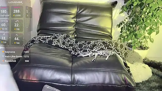 Snapshot of Mya_Lee chatting on 12.27.24 Mya Lee online show from 12.27.24