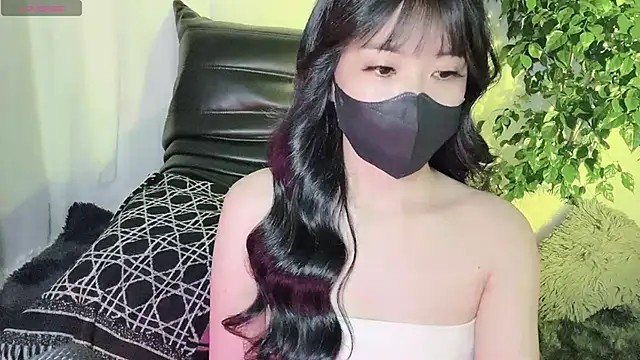 Snapshot of Mya_Lee chatting on 12.28.24 Mya Lee online show from 12.28.24