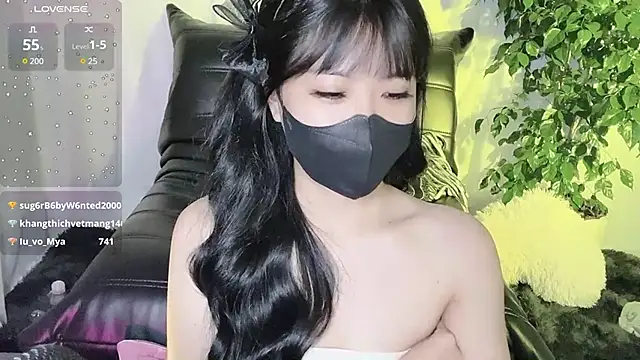 Snapshot of Mya_Lee chatting on 12.28.24 Mya Lee online show from 12.28.24