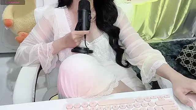 Snapshot of Mya_Lee chatting on 02.21.25 Mya Lee online show from 02.21.25