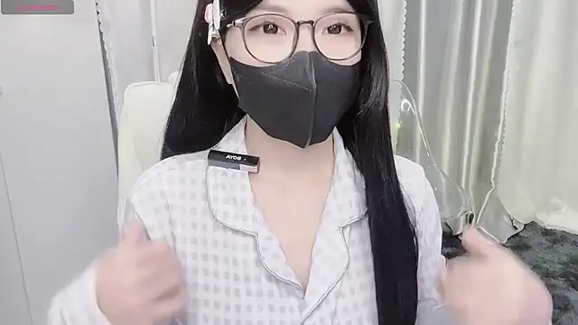 Snapshot of Mya_Lee chatting on 09.24.25 Mya Lee online show from 09.24.25