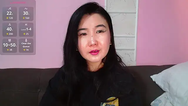 Snapshot of Bet_Lu chatting on 10.24.25 Bet Lu online show from 10.24.25