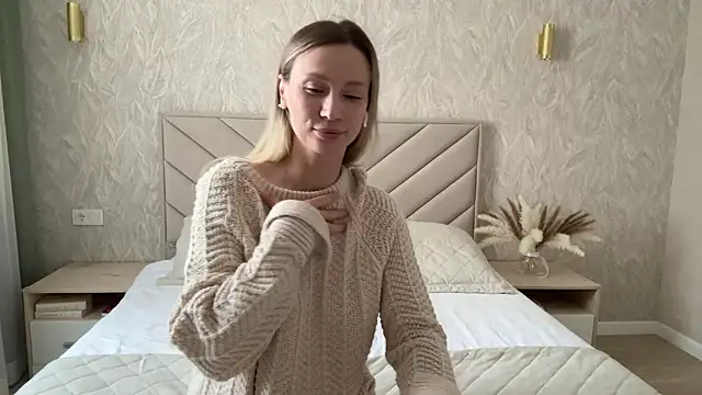 Snapshot of Alice_Wonders chatting on 02.26.25 Alice Wonders online show from 02.26.25