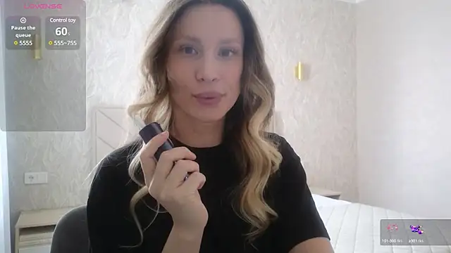 Snapshot of Alice_Wonders chatting on 03.10.25 Alice Wonders online show from 03.10.25