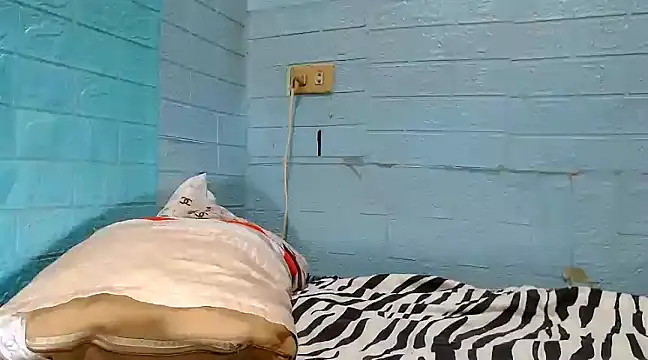 Snapshot of AsianNaughtiesMistress chatting on 03.20.25 AsianNaughtiesMistress online show from 03.20.25