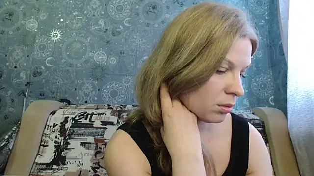 Snapshot of BlondeFox chatting on 04.10.26 BlondeFox online show from 04.10.26