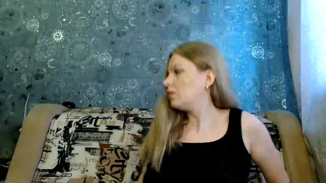 Snapshot of BlondeFox chatting on 04.26.26 BlondeFox online show from 04.26.26