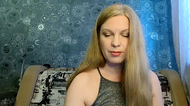 Snapshot of BlondeFox chatting on 04.29.26 BlondeFox online show from 04.29.26