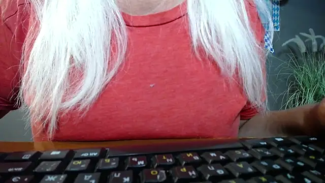 BlondyLeeBest online show from 10.05.25