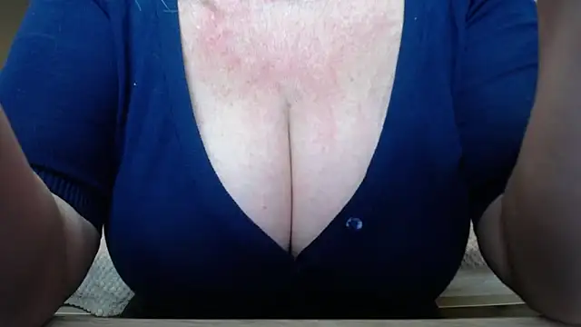 Snapshot of BlondyLeeBest chatting on 04.28.26 BlondyLeeBest online show from 04.28.26