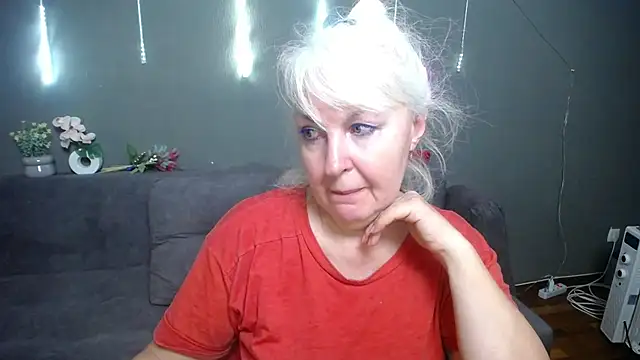 Snapshot of BlondyLeeBest chatting on 05.06.26 BlondyLeeBest online show from 05.06.26