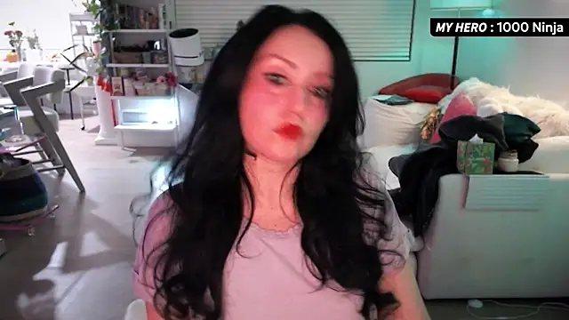 Snapshot of Vesaaa chatting on 11.29.25 Vesaaa online show from 11.29.25