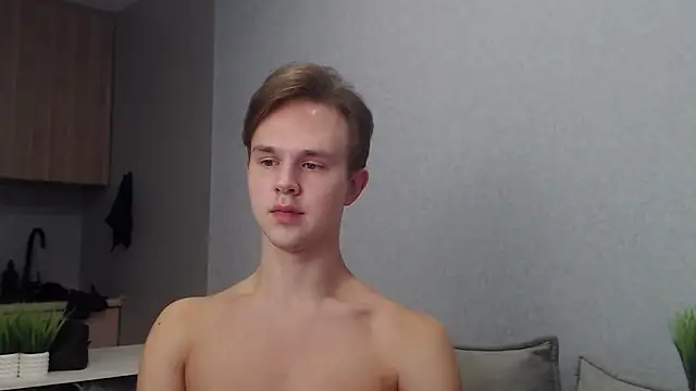 Snapshot of MartinMendez chatting on 10.19.25 MartinMendez online show from 10.19.25