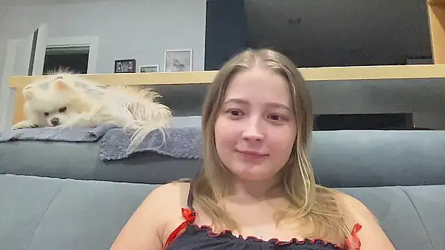 Snapshot of CharmingSarah chatting on 09.17.25 CharmingSarah online show from 09.17.25