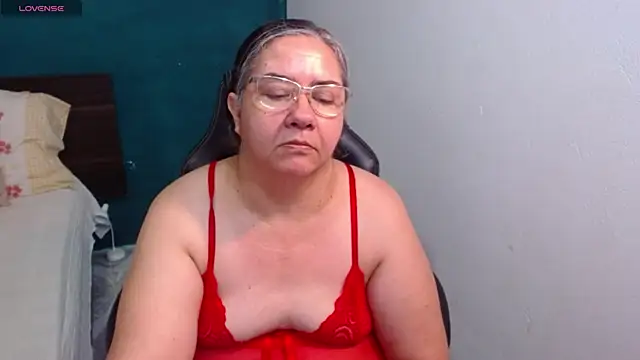Snapshot of scaelettdubois chatting on 06.04.26 scaelettdubois online show from 06.04.26