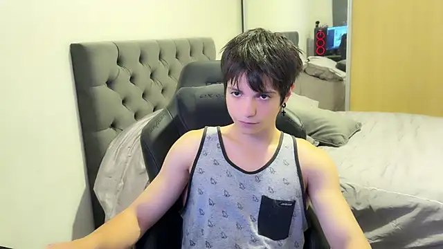 Snapshot of SasukeUhchiaa chatting on 02.18.25 SasukeUhchiaa online show from 02.18.25