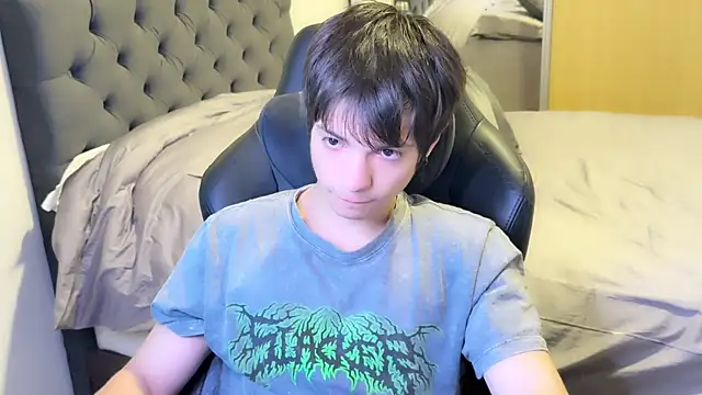 Snapshot of SasukeUhchiaa chatting on 02.26.25 SasukeUhchiaa online show from 02.26.25