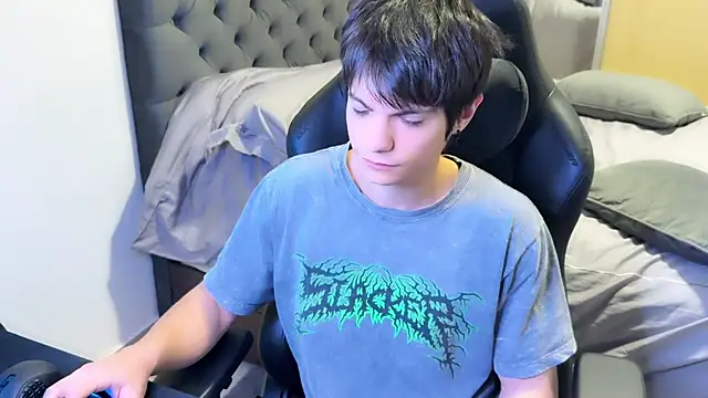 Snapshot of SasukeUhchiaa chatting on 02.27.25 SasukeUhchiaa online show from 02.27.25